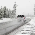 Guida sicura sulle strade innevate: cosa fare e cosa evitare