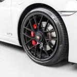 Pneumatici e le basi della manutenzione auto: come si devono scegliere