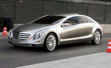 concept car Mercedes-Benz F700 su strada